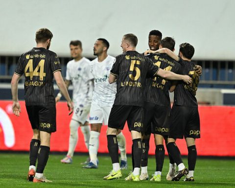 Галатасарай-громит-соперника,-Сикан-снова-забил-за-Трабзонспор