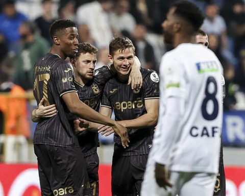 Касымпаша-–-Трабзонспор-–-1:1-Спасительный-гол-Сикана.-Видео-голов-и-обзор