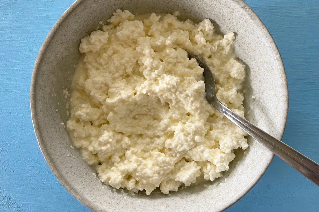 Раскрыто,-можно-ли-есть-просроченный-творог