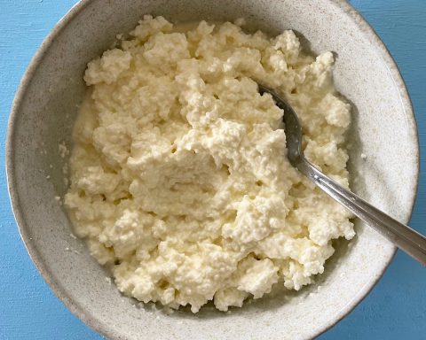 Раскрыто,-можно-ли-есть-просроченный-творог