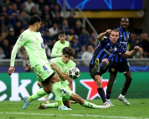 ВИДЕО.-Фраттези-сделал-счет-4:3-в-пользу-Интера-во-второй-игре-с-Барселоной