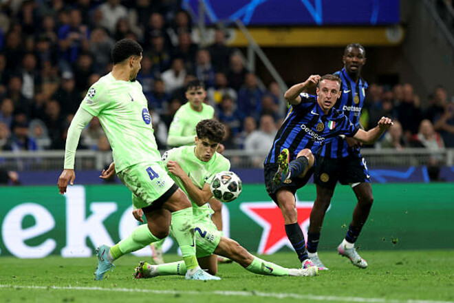 ВИДЕО.-Фраттези-сделал-счет-4:3-в-пользу-Интера-во-второй-игре-с-Барселоной