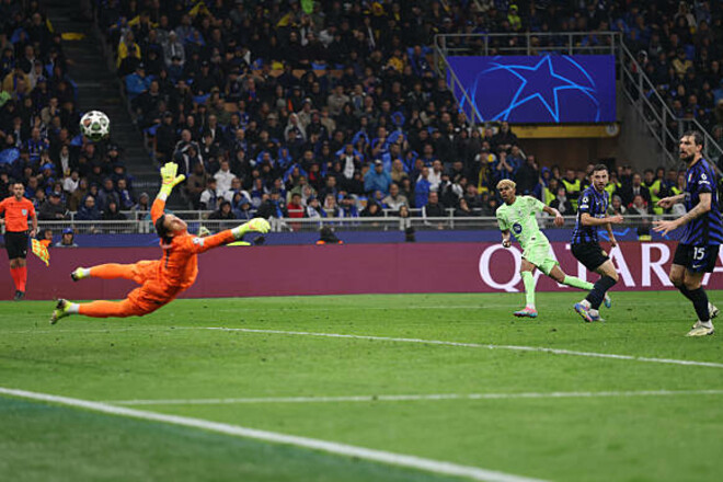 РУНИ:-«Я-не-часто-хвалю-вратарей,-но-сэйвы-Зоммера-были-замечательными»