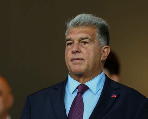 Президент-Барселоны-провел-разговор-в-раздевалке-клуба-после-вылета-из-ЛЧ