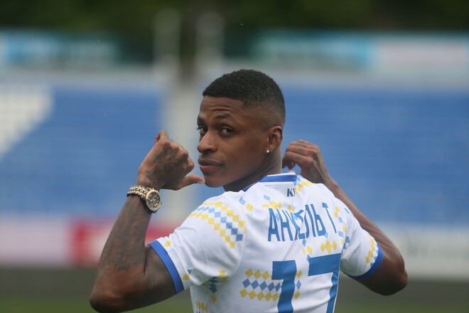 Вингер-легионер-Динамо-сделал-заявление-о-конкуренции-с-Ярмоленко