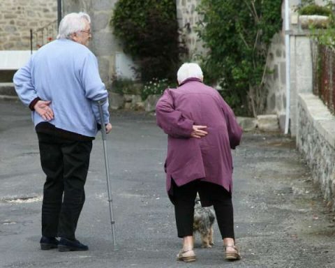 Регулярные-силовые-тренировки-и-не-только:-как-предотвратить-искривление-спины-с-возрастом