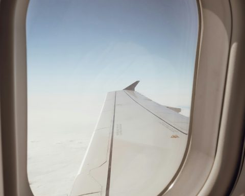 Российские-учёные-придумали-способ-защитить-крылья-самолётов-от-обледенения