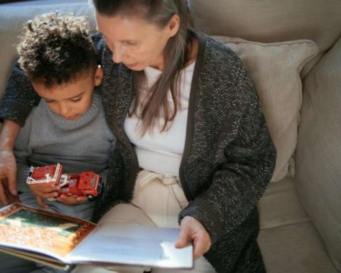 Обучение-ребёнка-и-не-только:-почему-важно-читать-детям-вслух,-даже-если-они-уже-умеют-сами