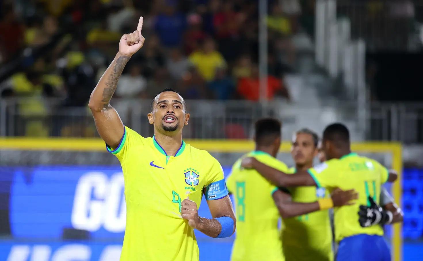Сборные-Бразилии-и-Белоруссии-сыграют-в-финале-ЧМ-по-пляжному-футболу