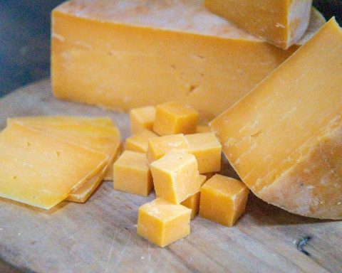 Чеддер-и-другие-лучшие-сыры-при-высоком-уровне-холестерина