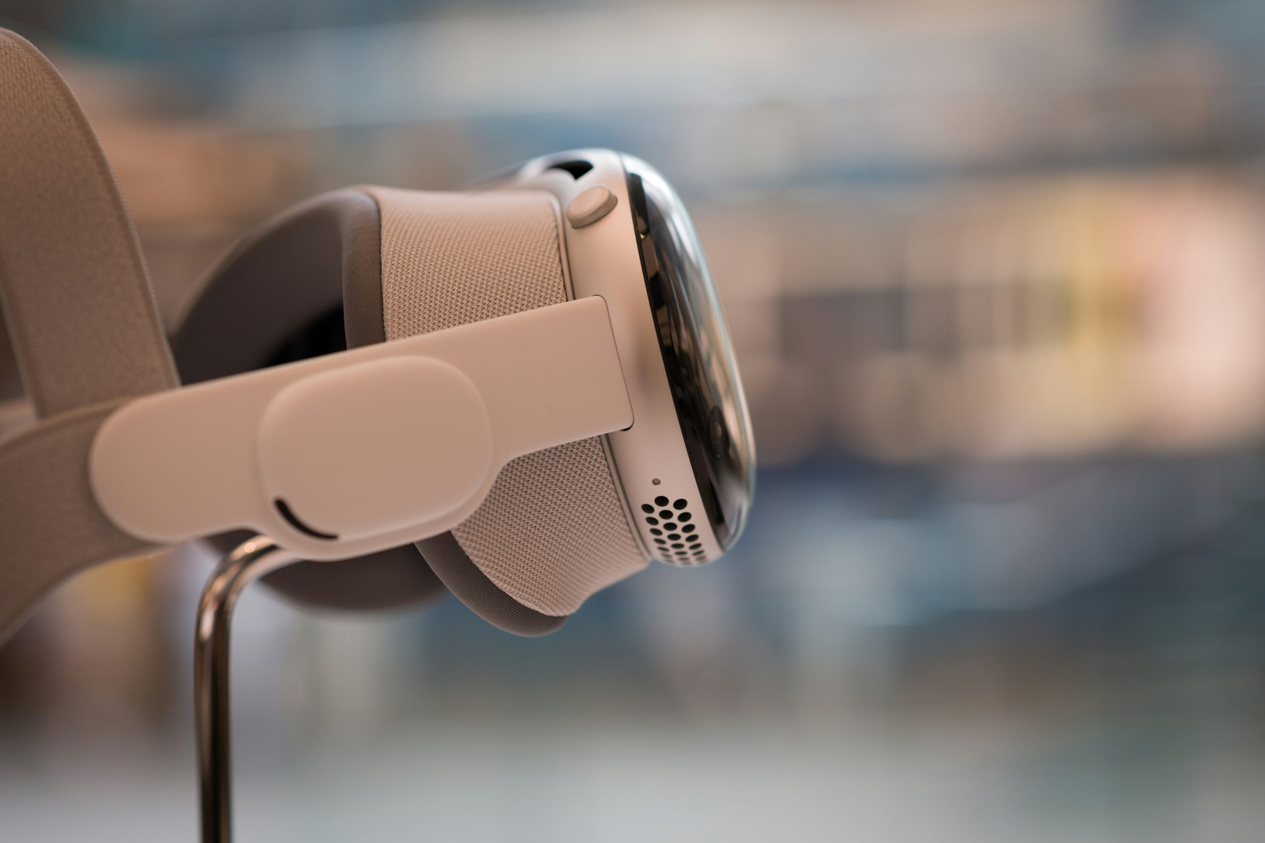 apple-представила-ИИ,-создающий-3d-сцены-по трем-фотографиям