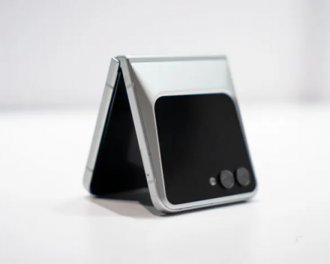 cybertruck-от мира-смартфонов:-складной-samsung-с необычным-дизайном-оценили