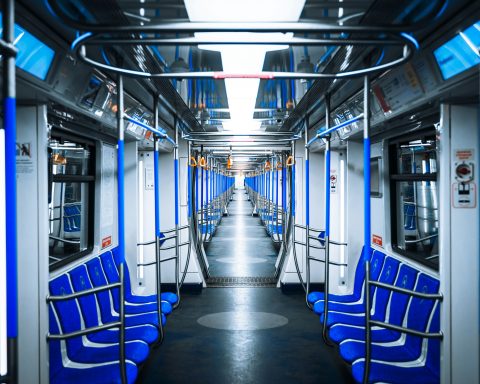 Пик-использования-мобильного-интернета-в метро-пришёлся-на период-с 17-до 19-часов