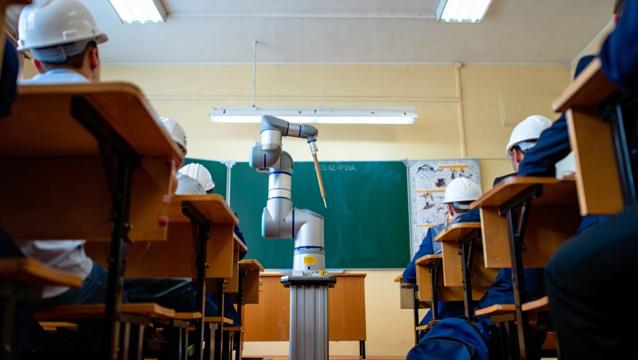 Роботы-и-человек:-как-подготавливают-специалистов-для-работы-с-роботами-манипуляторами