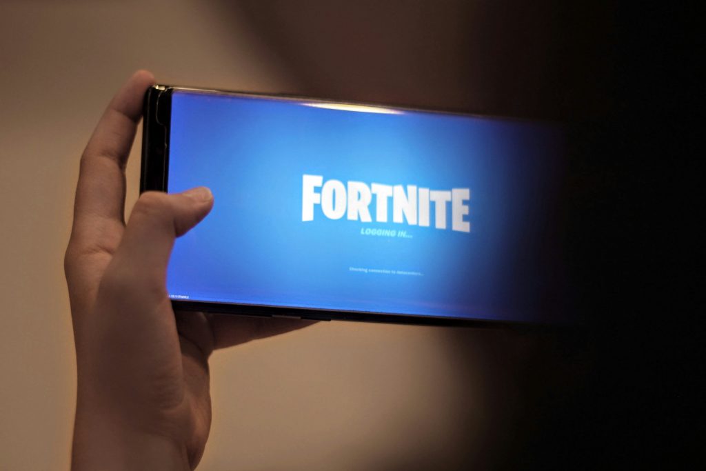 apple-снова-заблокировала-fortnite-на iphone-в США-и Европе