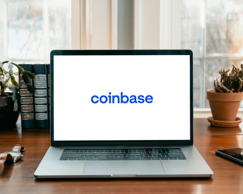 Одна-из-крупнейших-криптобирж-coinbase-призналась-в-крупной-утечке-данных