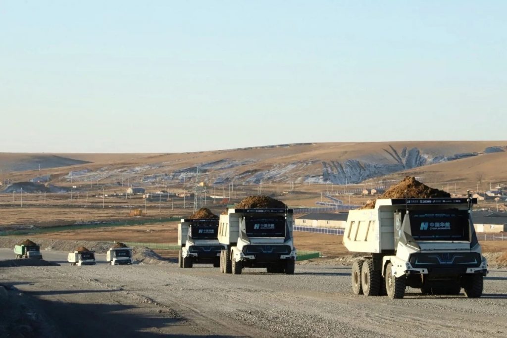 huawei-запустила-в-Китае-группу-из-100-беспилотных-карьерных-самосвалов