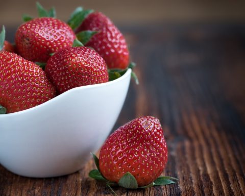 Врач-предупредила-о-возможном-вреде-для-организма-ранней-клубники-из-за-антибиотиков