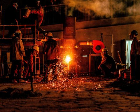 Учёные-НИТУ-МИСИС-нашли-способ-сократить-опасные-выбросы-при-выплавке-чугуна