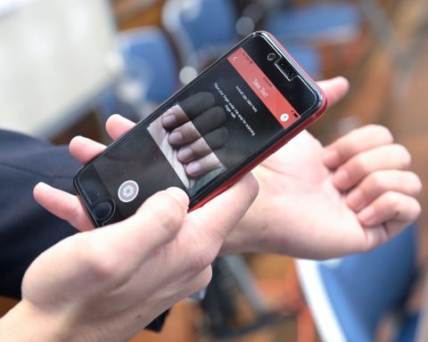 Приложение-для-смартфона-научили-диагностировать-болезнь-крови-по фото-ногтей