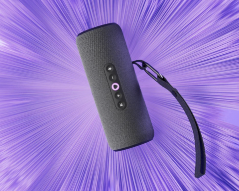 Яндекс-выпустил-первую-портативную-колонку-с Алисой —-Станцию-Стрит