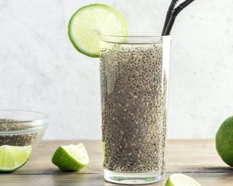 Вода-с-семенами-чиа-и-другие-утренние-напитки,-которые-сжигают-жир-натощак