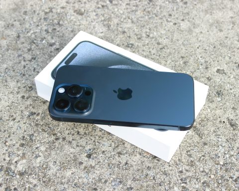 foxconn-вложил-$1,5-млрд-в Индию-на фоне-переноса-производства-iphone-из Китая