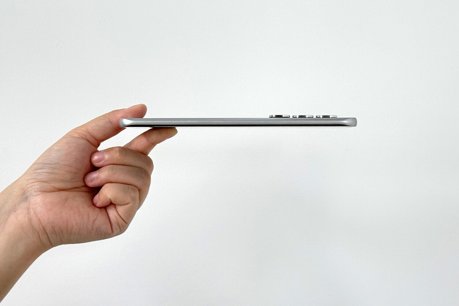 Инсайдер-рассказал-о-тонком-android-смартфоне-—-конкуренте-galaxy-s25-edge