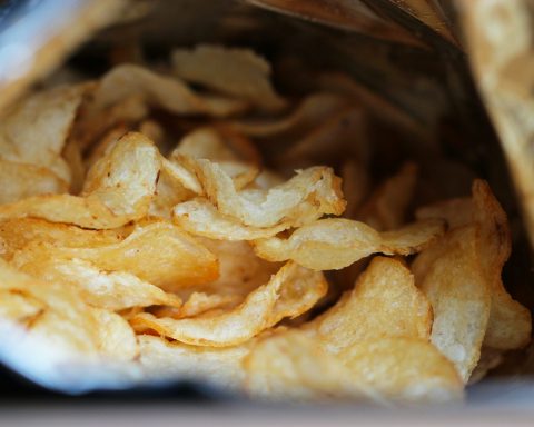 От-чипсов-к-депрессии:-диетолог-подтвердила-существование-такой-связи