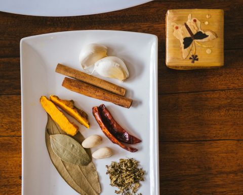 Куркума-и-зелёный-чай-оказались-продуктами,-борющимися-со-старением