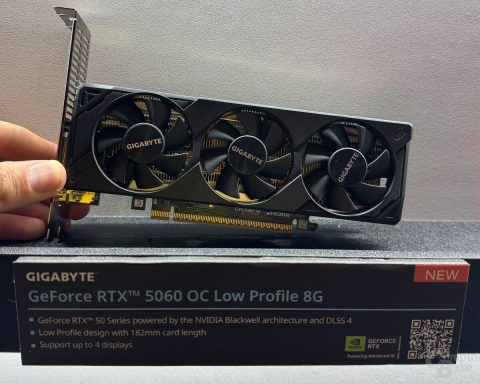 Мал-да-удал:-gigabyte-показала-миниатюрную-rtx-5060-с-заводским-разгоном