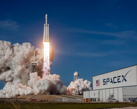 Тест-нового-двигателя-spacex-закончился-взрывом
