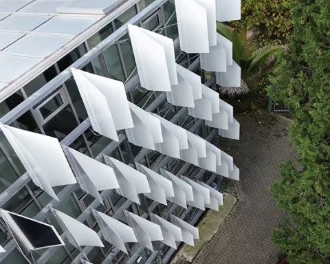 Создан-умный-фасад-здания,-который-регулирует-тепло,-подобно-подражая-растениям