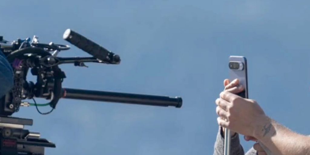 Утечка-рекламы-pixel-10-показала-дизайн-телефона