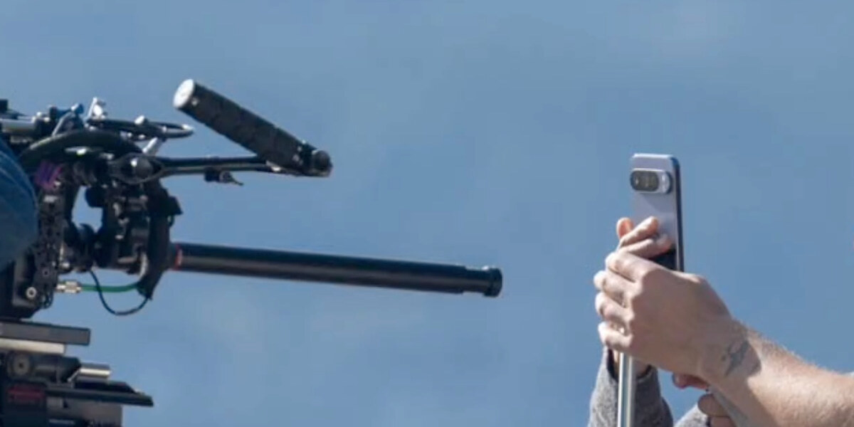 Утечка-рекламы-pixel-10-показала-дизайн-телефона