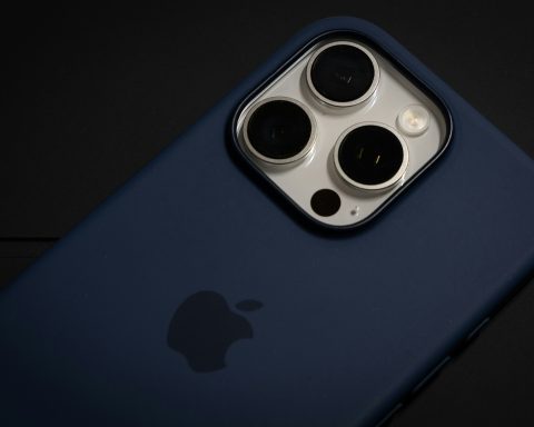 Генпрокурор-Калифорнии-будет-судиться-с Трампом-из-за-возможных-тарифов-на iphone