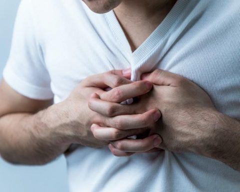 Доказано:-слишком-долгое-сидение-опасно-для-здоровья-людей-с-болью-в-груди