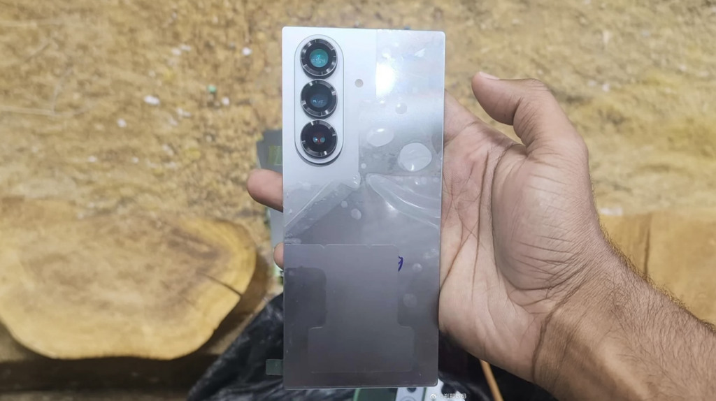 Появилось-живое-фото-galaxy-z-fold-7-—-камера-стала-заметно-крупнее