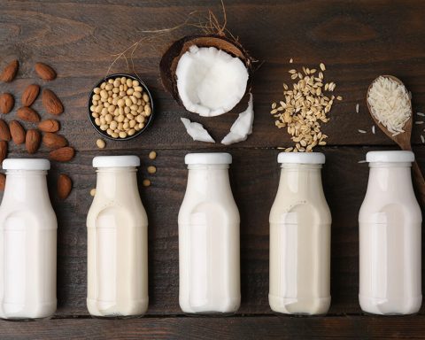Растительное-молоко-и-другие-“здоровые”-продукты,-которые-вредят-организму