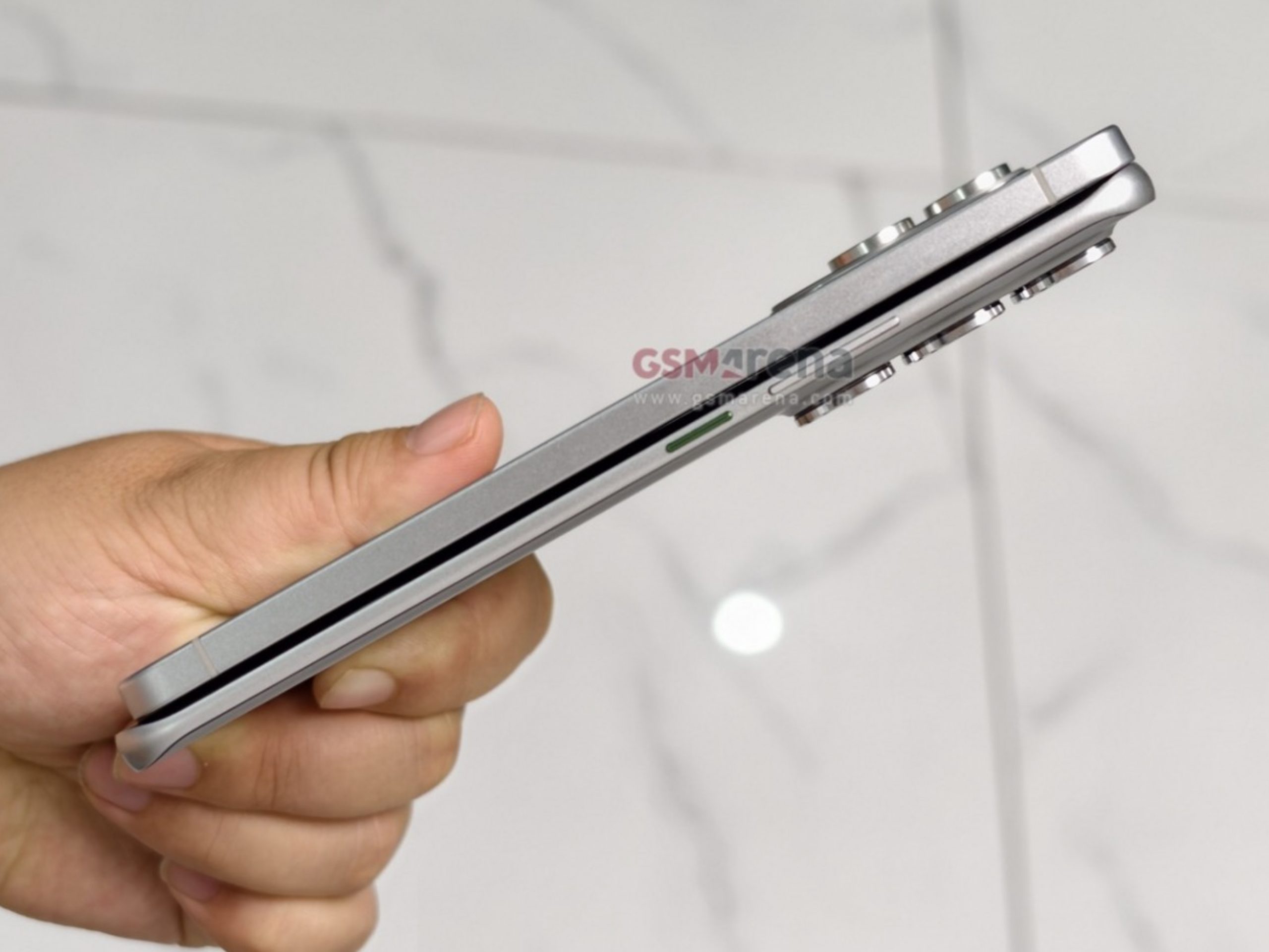 Инсайдеры-сравнили-galaxy-s25-edge-и-бюджетный-infinix-hot-60-pro+