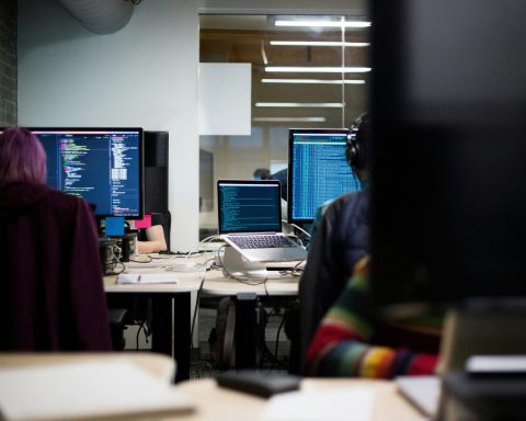 Эксперт-кибербезопасности-Сбера-рассказал-о-роли-ИИ-в-поиске-киберугроз