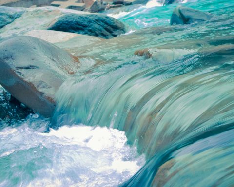 В-России-разработали-новый-материал-для-очистки-воды-от-ядов