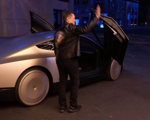 tesla-приступила-к-реальному-тестированию-роботакси-без-водителя