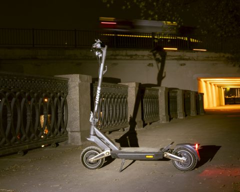 Трепещите,-ненавистники-самокатов,-потому-что-этот-один-из-топовых:-navee-st3-pro