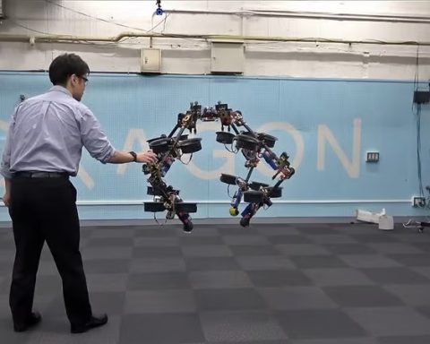 Японский-дрон-dragon-улучшили —-теперь-он летает-и ходит