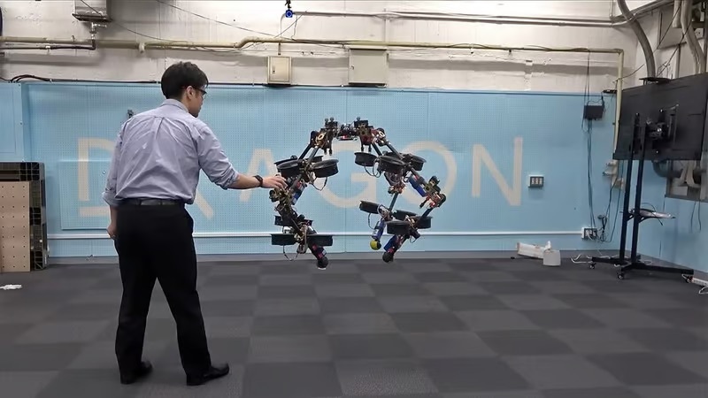 Японский-дрон-dragon-улучшили —-теперь-он летает-и ходит