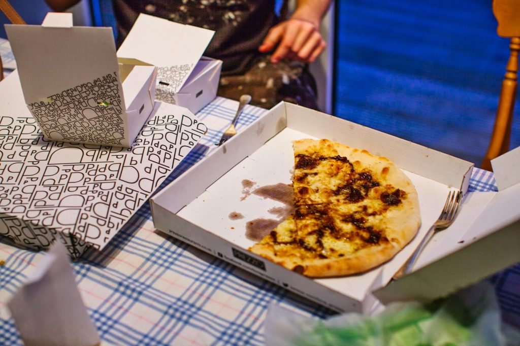 Диетологи-посоветовали-отказаться-от-еды-на-вынос-по-пятницам