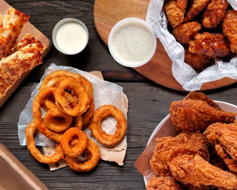 Жареная-пища-и-другие-продукты,-которые-повысят-у-вас-уровень-гормона-стресса