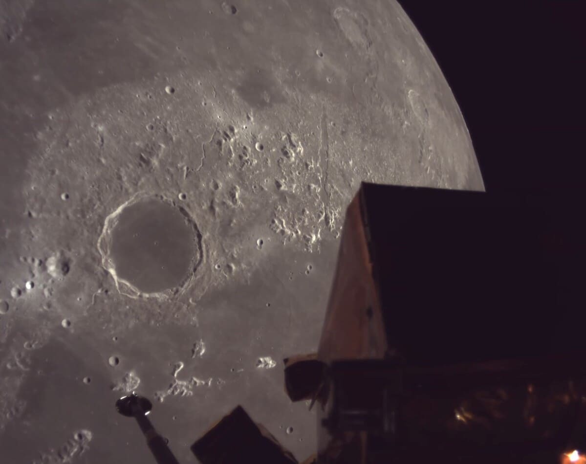 Японский-посадочный-модуль-прислал-фото-Луны-на-расстоянии-100-км