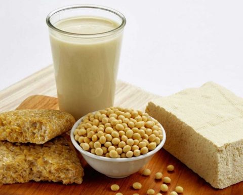 Соевые-продукты-и-другая-пища,-которая-вызывает-прыщи-у-взрослых